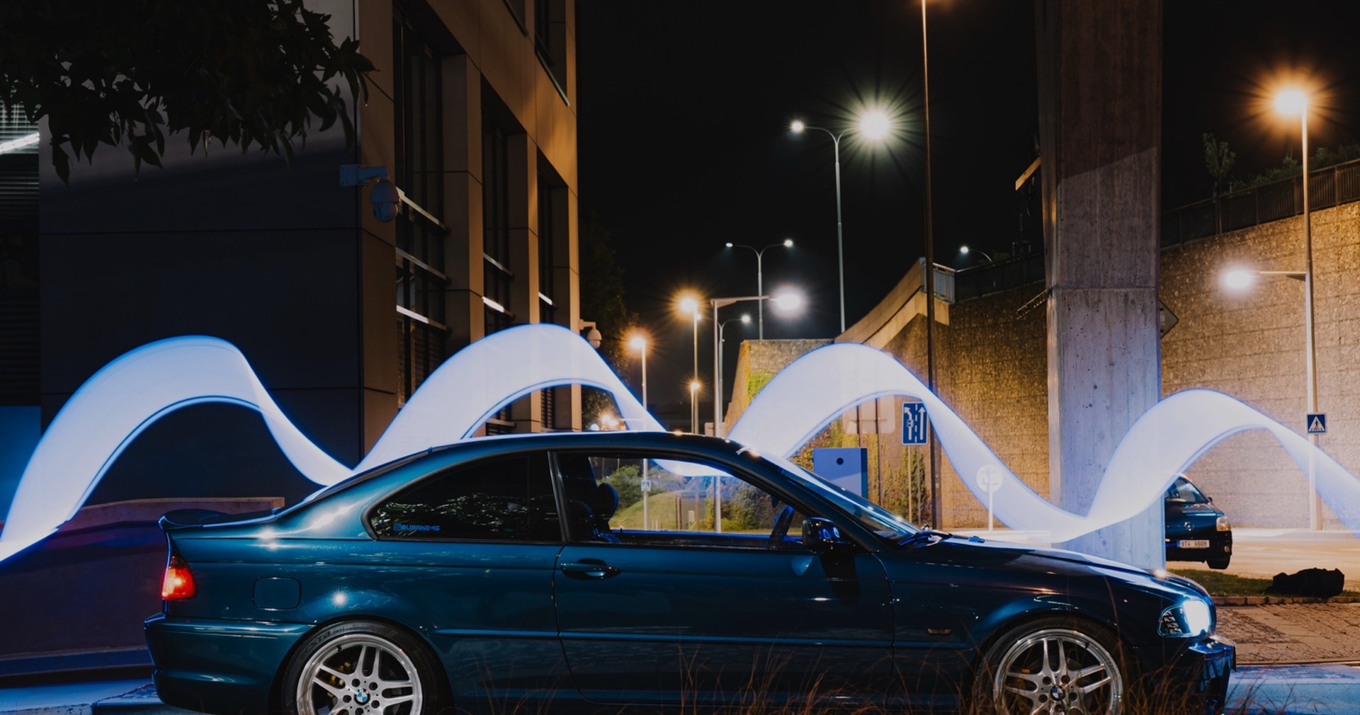 BMW pod nadjezdem